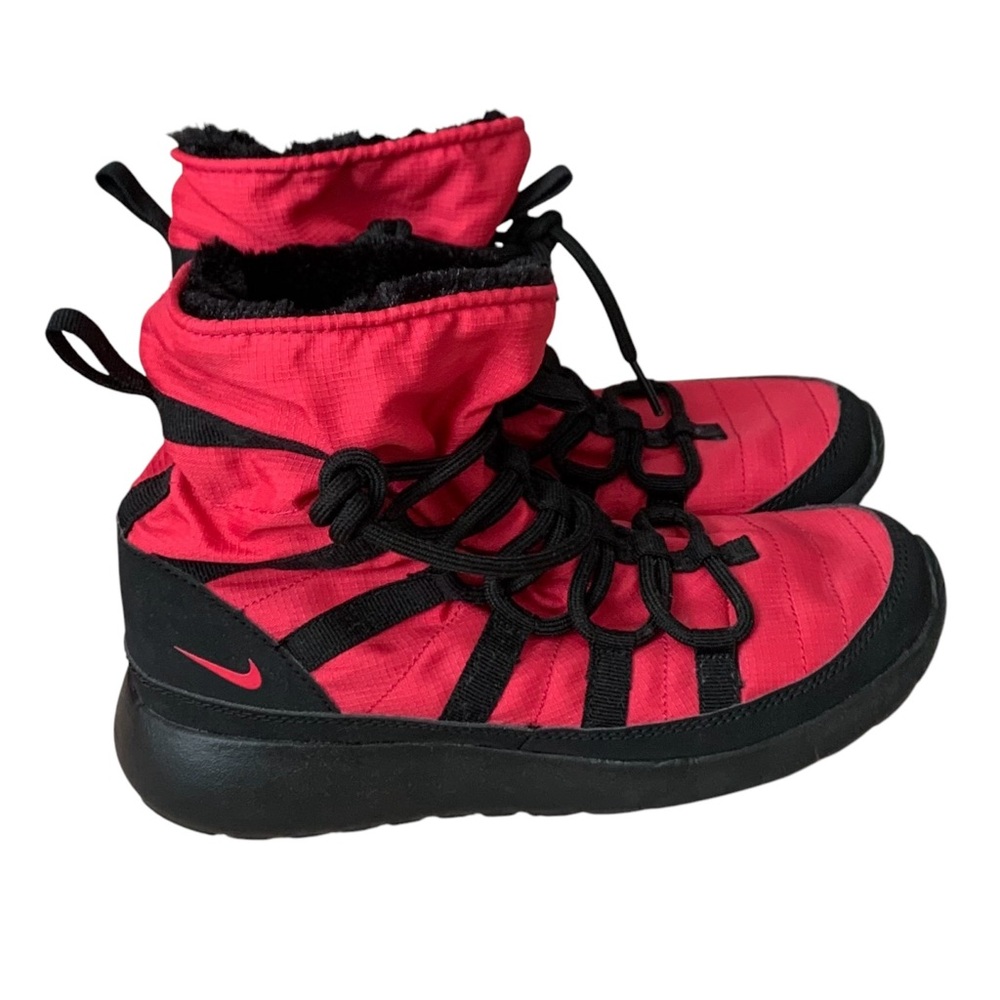 NWOB Nike Roshe One Hi Pink Lace Up Mid Top Winter Boots Youth Size 4Y